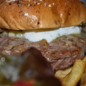 Le burger du Resto des Copains à Millau