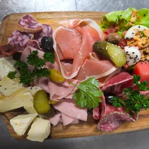 La planche de charcuterie du resto des copains à Millau
